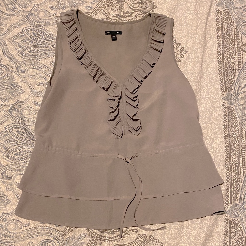 S Gap Gray Ruffle Tank